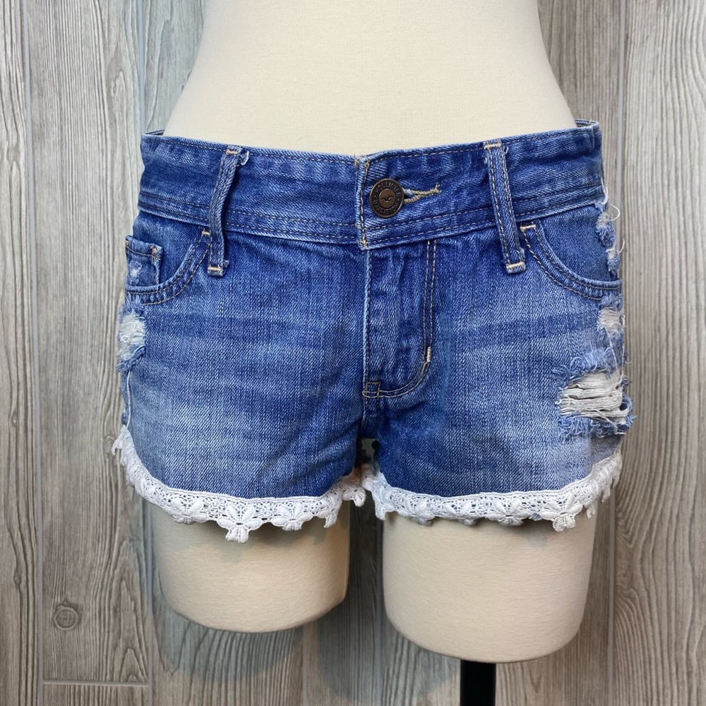 Hollister low rise shorts size 3